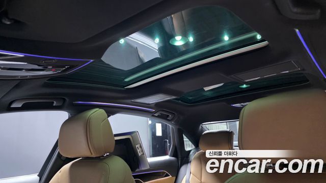 Audi A8 2022 — photo 18