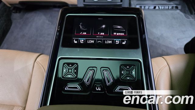 Audi A8 2022 — photo 19