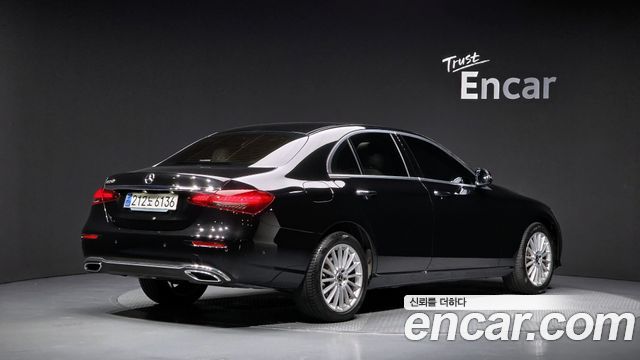 Mercedes-Benz E-Class 2023 — photo 2