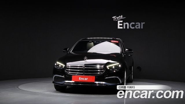 Mercedes-Benz E-Class 2023 — photo 3