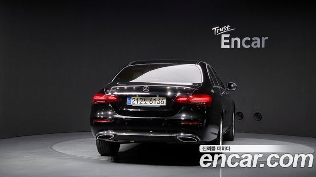 Mercedes-Benz E-Class 2023 — photo 4
