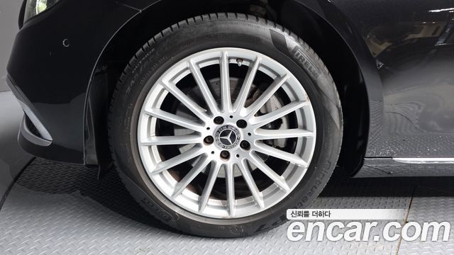 Mercedes-Benz E-Class 2023 — photo 5
