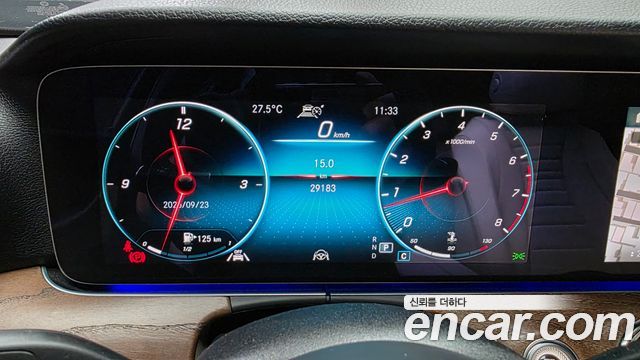 Mercedes-Benz E-Class 2023 — photo 11