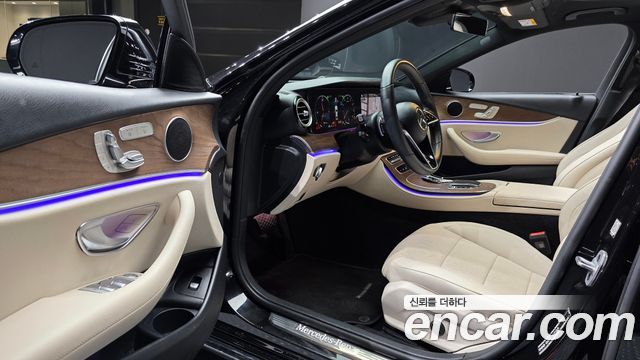 Mercedes-Benz E-Class 2023 — photo 13