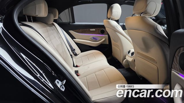 Mercedes-Benz E-Class 2023 — photo 17