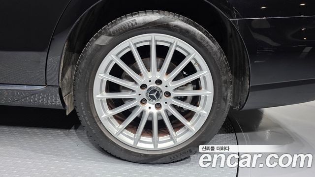 Mercedes-Benz E-Class 2023 — photo 7