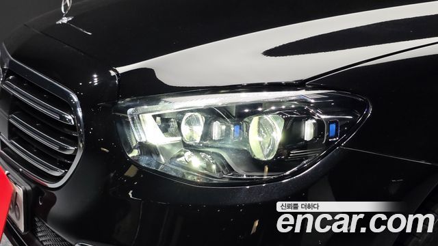 Mercedes-Benz E-Class 2023 — photo 8