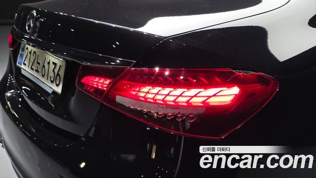 Mercedes-Benz E-Class 2023 — photo 9