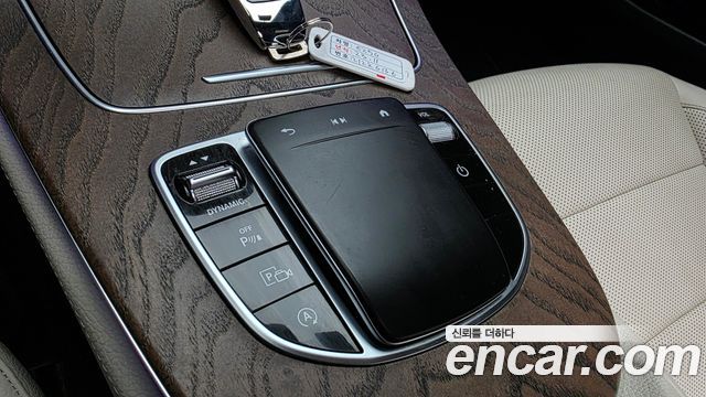 Mercedes-Benz E-Class 2023 — photo 28
