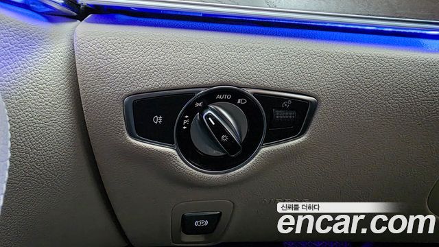Mercedes-Benz E-Class 2023 — photo 29