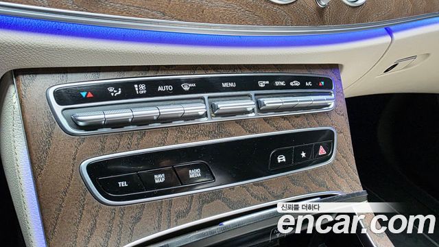 Mercedes-Benz E-Class 2023 — photo 31
