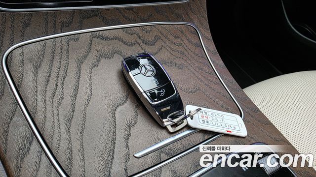 Mercedes-Benz E-Class 2023 — photo 34