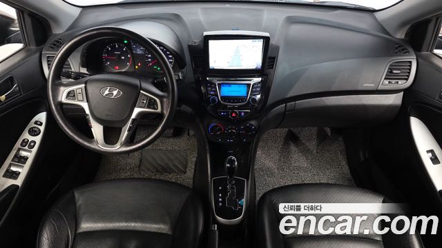 Hyundai Accent 2012 — photo 10