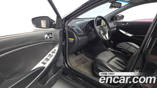 Hyundai Accent 2012 — photo 13