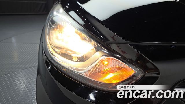 Hyundai Accent 2012 — photo 8