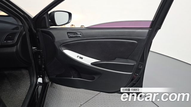 Hyundai Accent 2012 — photo 14