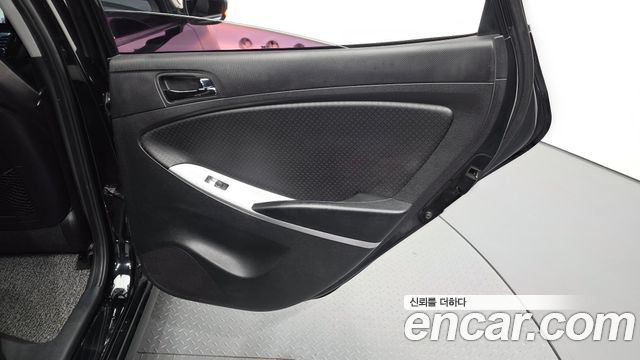 Hyundai Accent 2012 — photo 15