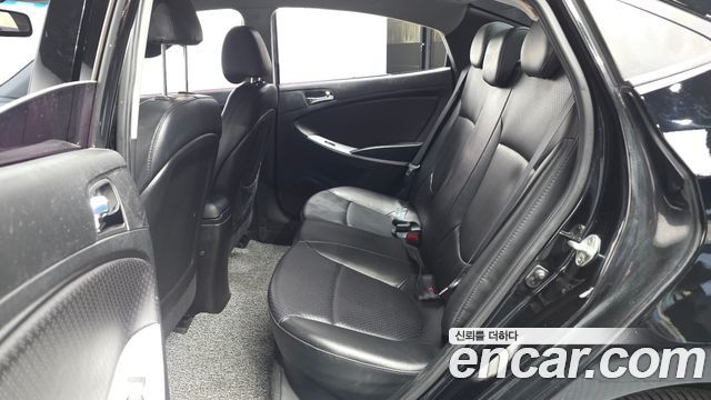 Hyundai Accent 2012 — photo 16