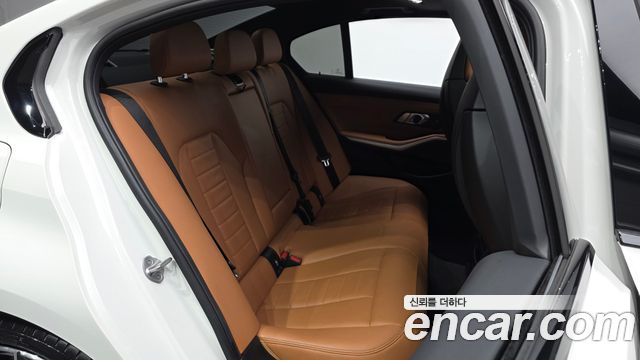 BMW 3-Series 2023 — photo 17