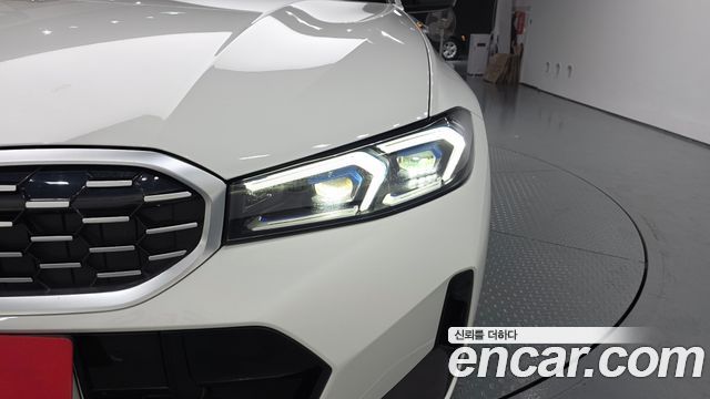 BMW 3-Series 2023 — photo 8