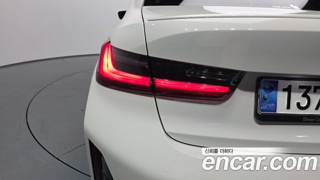 BMW 3-Series 2023 — photo 9