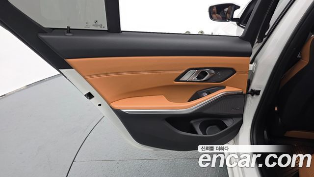 BMW 3-Series 2023 — photo 15