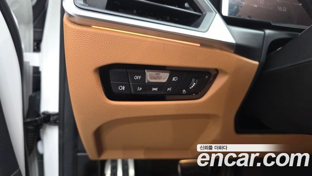 BMW 3-Series 2023 — photo 27