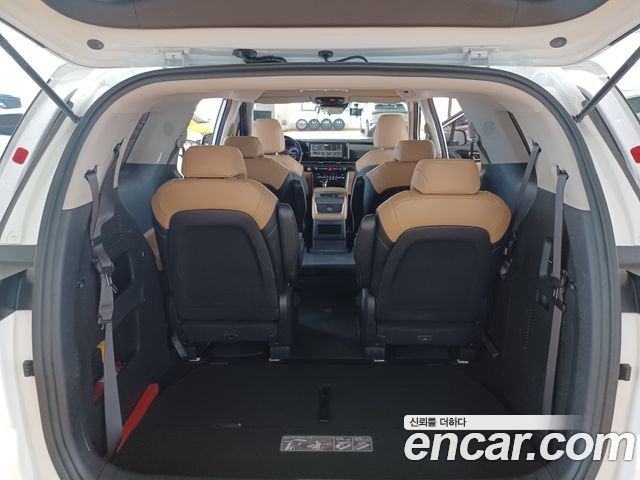 Kia Canival 2021 — photo 17