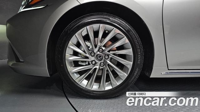 Lexus ES 2026 — photo 5