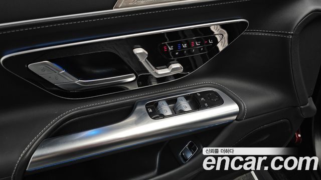 Mercedes-Benz SL-Class 2023 — photo 26