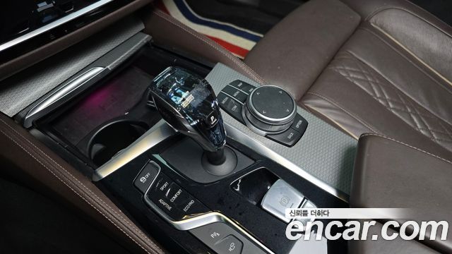 BMW 5-Series 2018 — photo 9