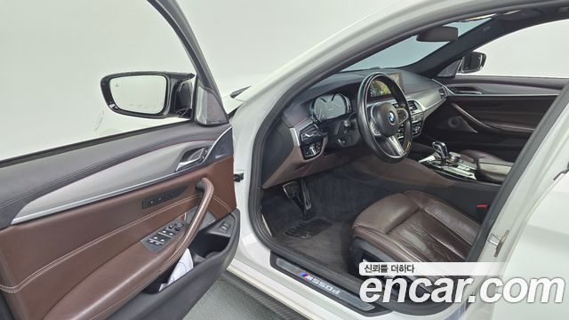 BMW 5-Series 2018 — photo 10