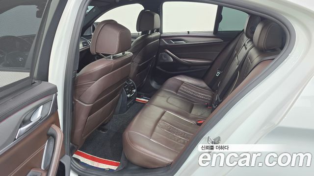 BMW 5-Series 2018 — photo 11