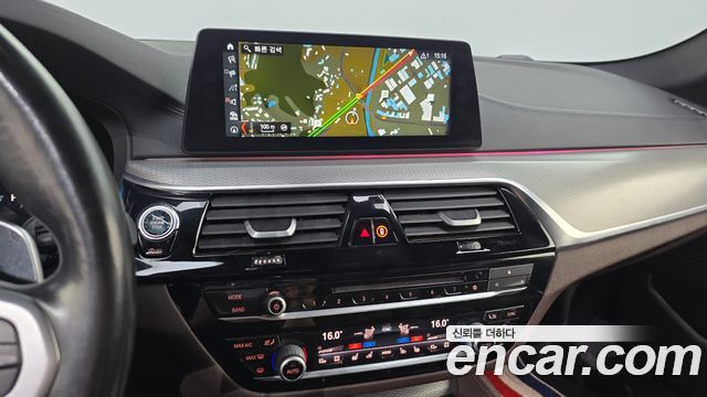 BMW 5-Series 2018 — photo 12