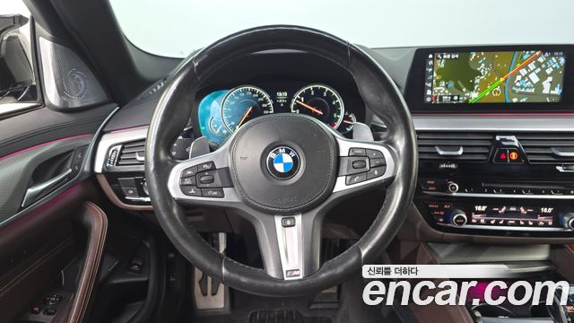 BMW 5-Series 2018 — photo 13