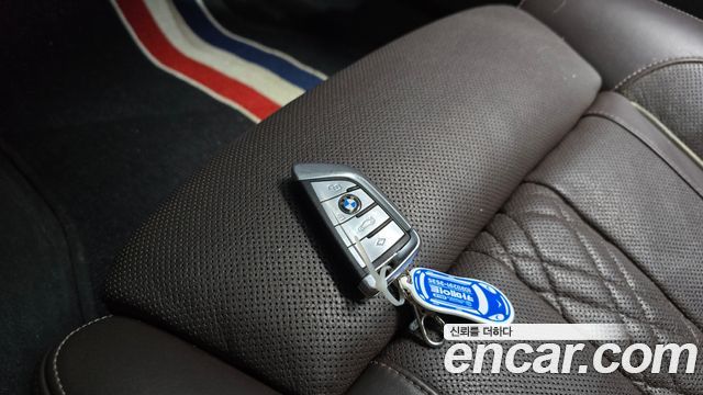 BMW 5-Series 2018 — photo 15
