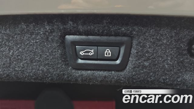 BMW 5-Series 2018 — photo 17