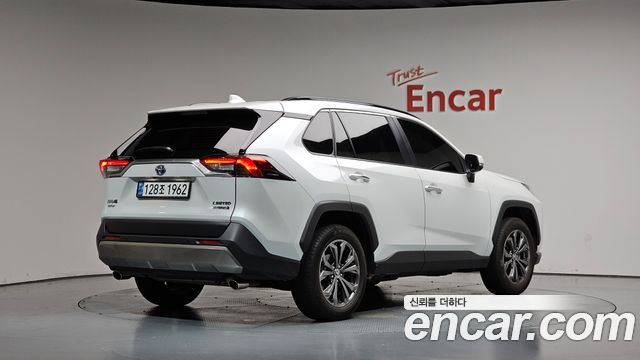 Toyota RAV4 2024 — photo 2