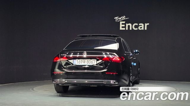 Mercedes-Benz E-Class 2025 — photo 4