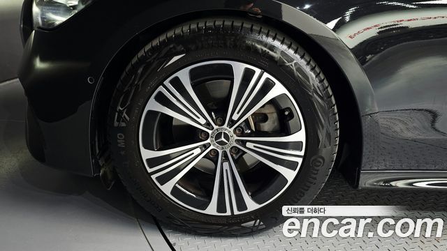 Mercedes-Benz E-Class 2025 — photo 5