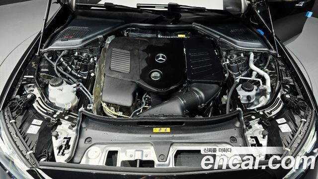 Mercedes-Benz E-Class 2025 — photo 6