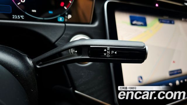 Mercedes-Benz E-Class 2025 — photo 9