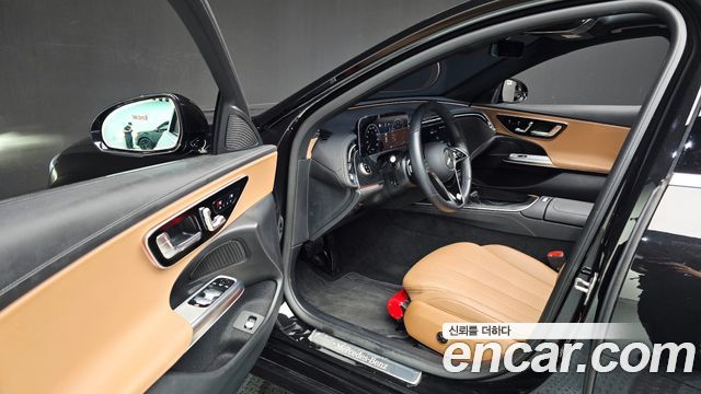 Mercedes-Benz E-Class 2025 — photo 10