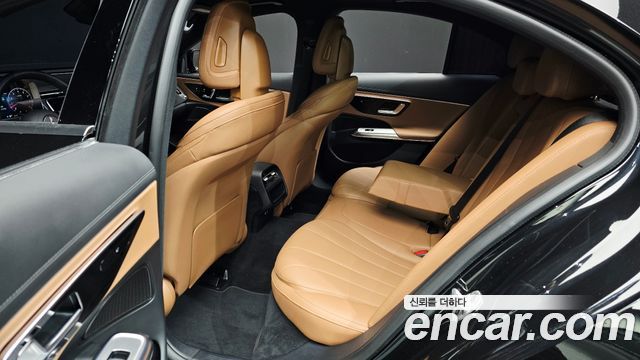 Mercedes-Benz E-Class 2025 — photo 11