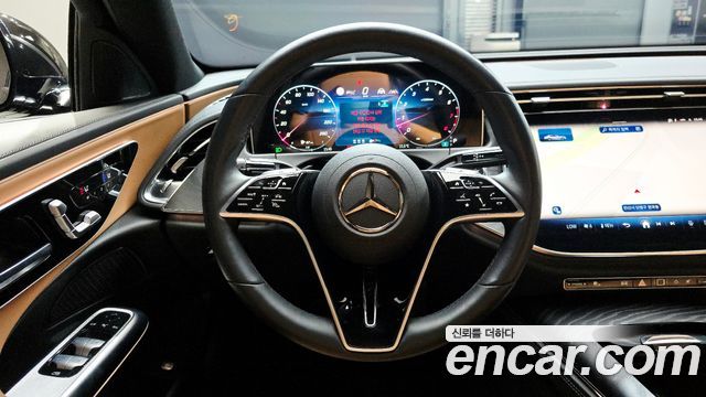 Mercedes-Benz E-Class 2025 — photo 13