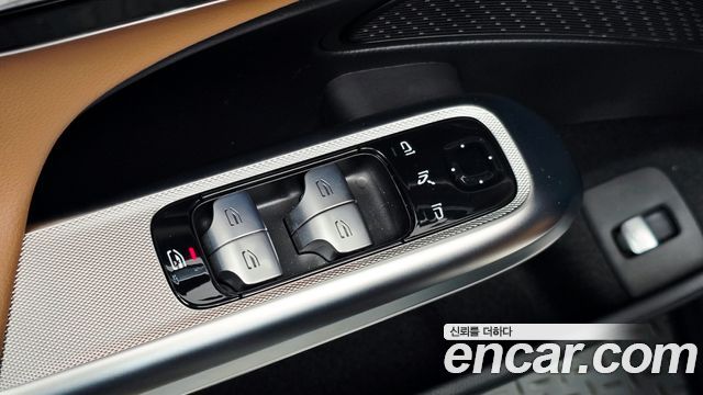 Mercedes-Benz E-Class 2025 — photo 15
