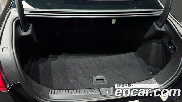 Mercedes-Benz E-Class 2025 — photo 19