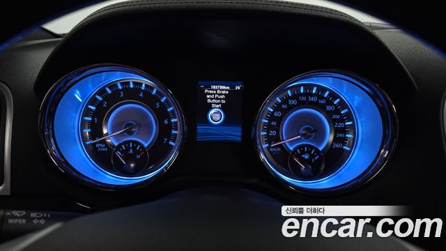 Chrysler 300C 2012 — photo 8
