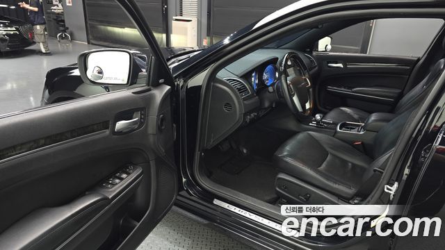 Chrysler 300C 2012 — photo 10