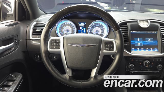 Chrysler 300C 2012 — photo 13
